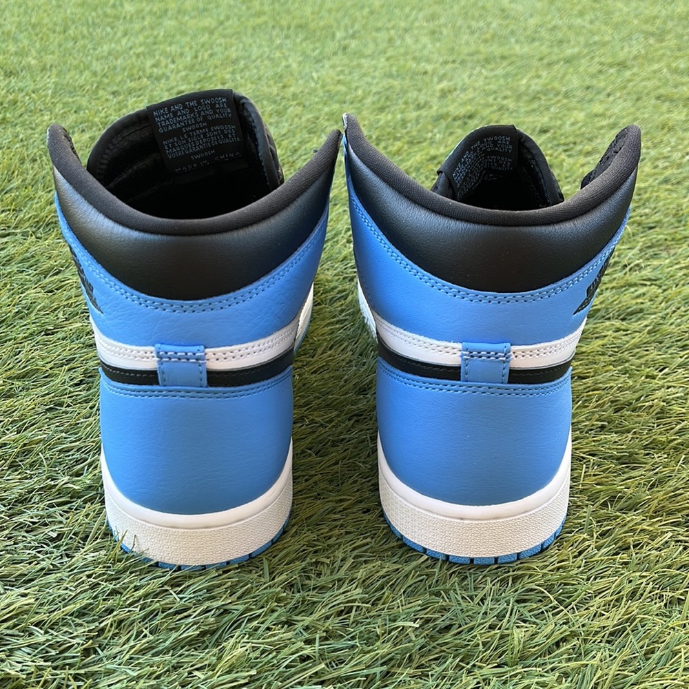 Air Jordan 1 Retro High OG - Picture 3 of 6